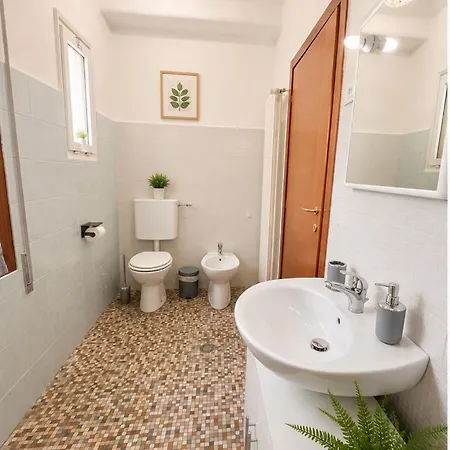 Sunflower Apartment *